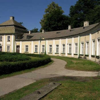 Zespół pałacowo-parkowy w Końskich