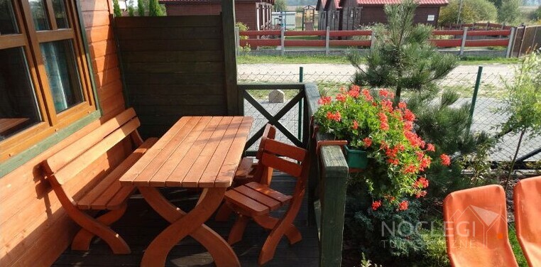 sarbinowo domki baikar barbara surmacz  - sarbinowo domki letniskowe baikar barbara surmacz 76-034 sarbinowo ul. zacisze 1 tel. 603679430  www.baikar.pl taras w baikar barbara surmacz  