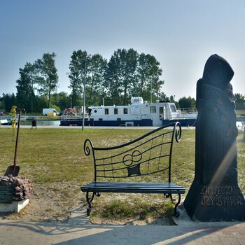 Ławeczka Rybaka w Kątach Rybackich