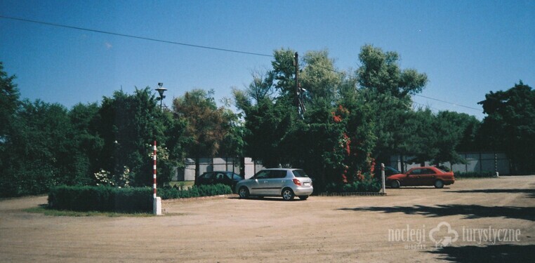 motel jermir - parking, garaże 