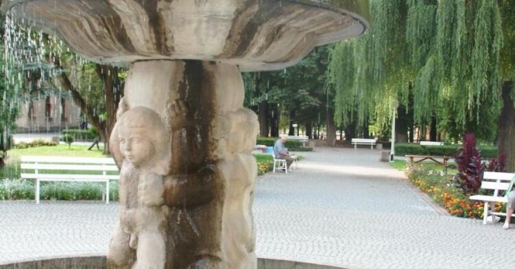 Zabytkowa fontanna w Busku-Zdroju