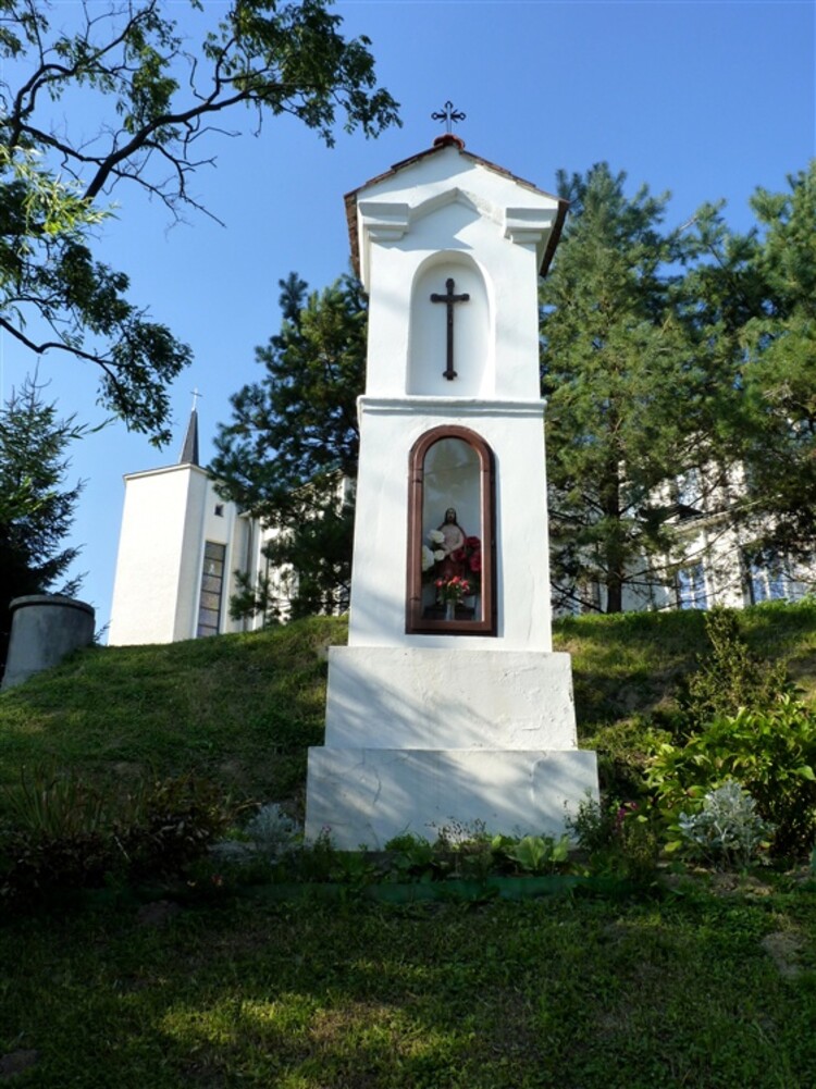 Kapliczka z figurką Chrystusa w Boguchwale