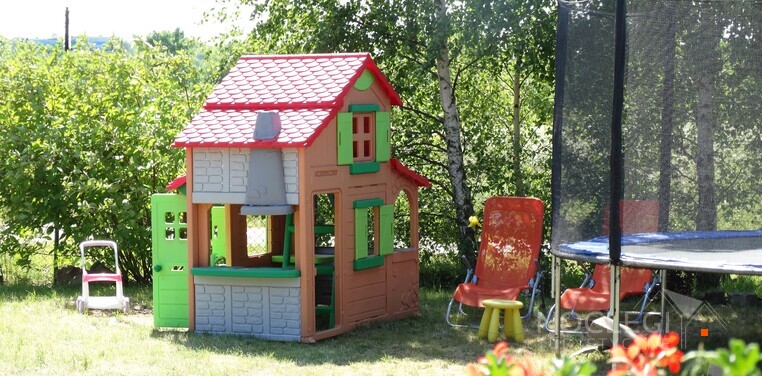 sarbinowo domki baikar barbara surmacz  - sarbinowo domki letniskowe baikar barbara surmacz 76-034 sarbinowo ul. zacisze 1 plac zabaw dla dzieci w domkach baikar barbara surmacz tel. 603679430 www.baikar.pl 