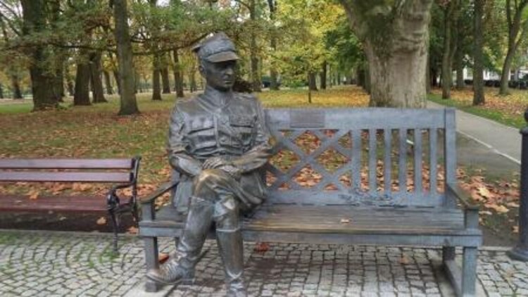 Ławeczka Sikorskiego w Inowrocławiu