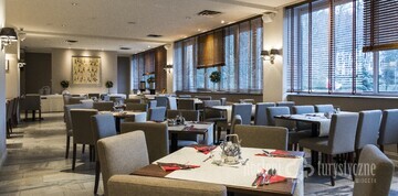 Szczawnica ulica Zdrojowa hotel - W górach