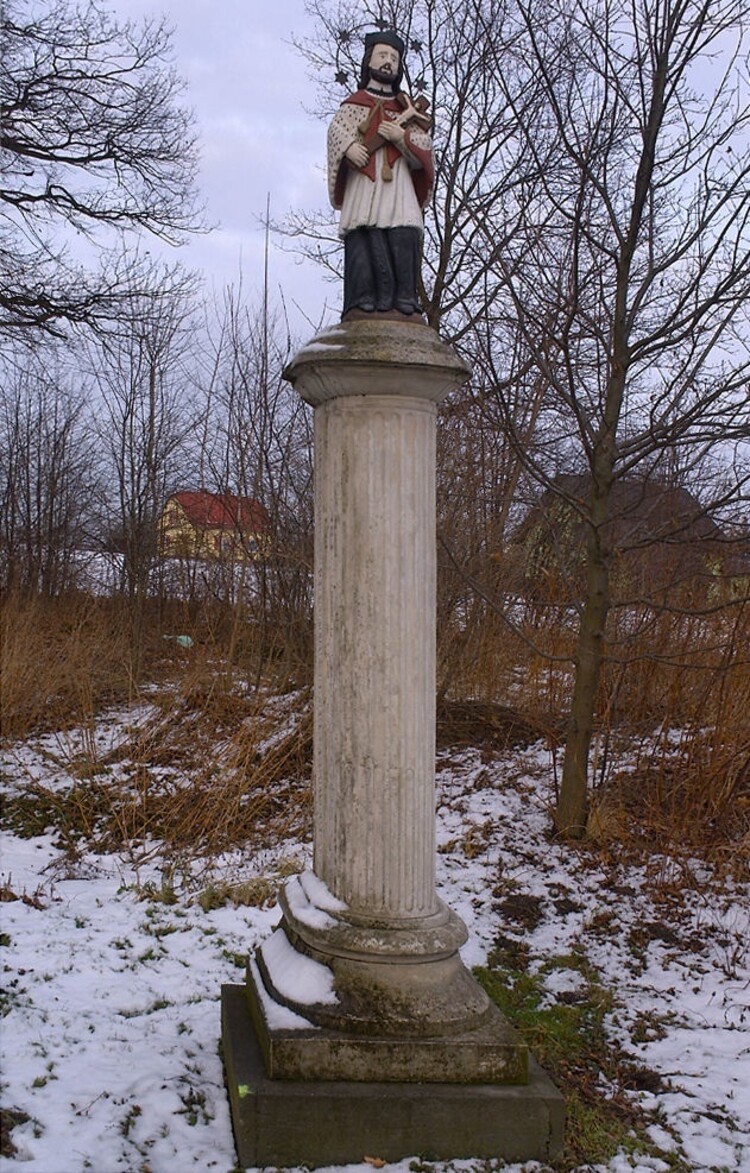 Figura św. Jana Nepomucena w Porębie Wielkiej