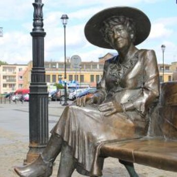 Ławeczka Hanki Bielickiej w Łomży