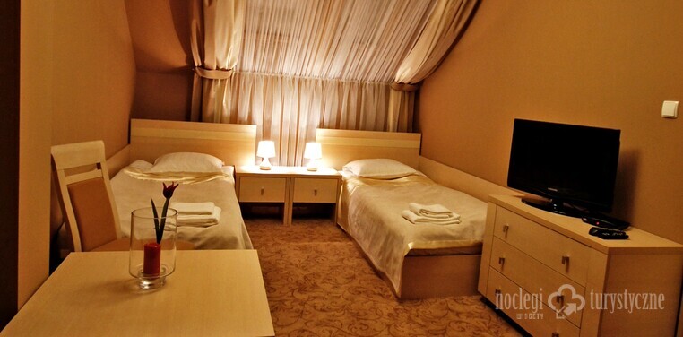 Hotel i Restauracja HIBISKUS | Boguchwała - hotel na równinie