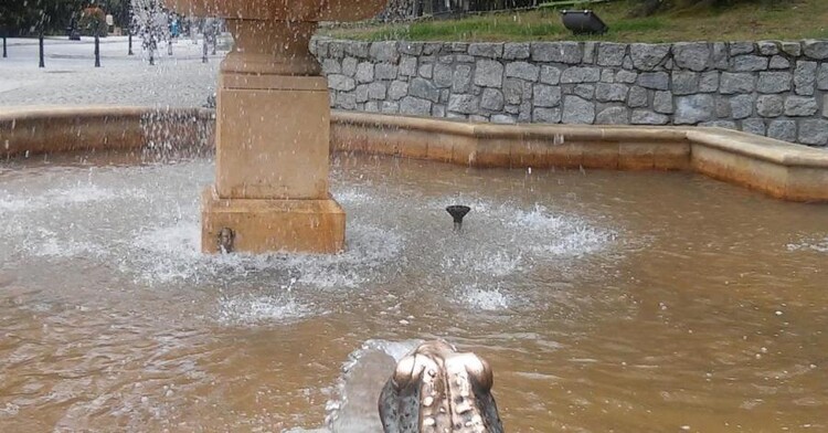 Fontanna z żabami w Świeradowie-Zdroju