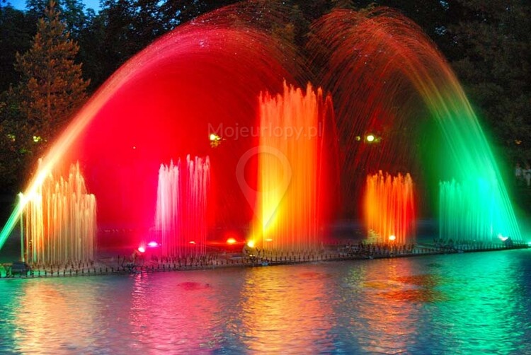 Kolorowa fontanna w Dusznikach Zdroju