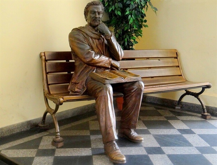 Ławeczka Stawczyka w Żaganiu