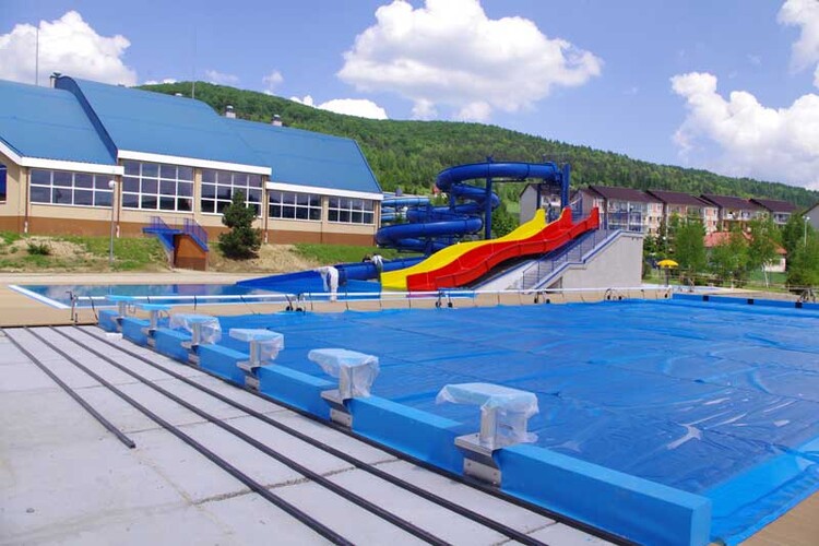 Zespół basenów Delfin w Ustrzykach Dolnych