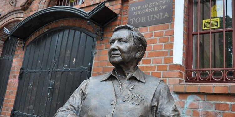 Pomnik Elżbiety Zawackiej w Toruniu