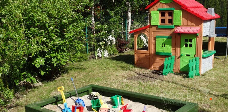 sarbinowo domki baikar barbara surmacz  - sarbinowo domki letniskowe baikar barbara surmacz 76-034 sarbinowo ul.zacisze 1 plac zabaw dla dzieci tel.603679430 www.baikar.pl 