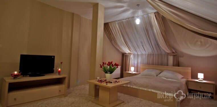 Hotel i Restauracja HIBISKUS | Boguchwała - hotel na równinie