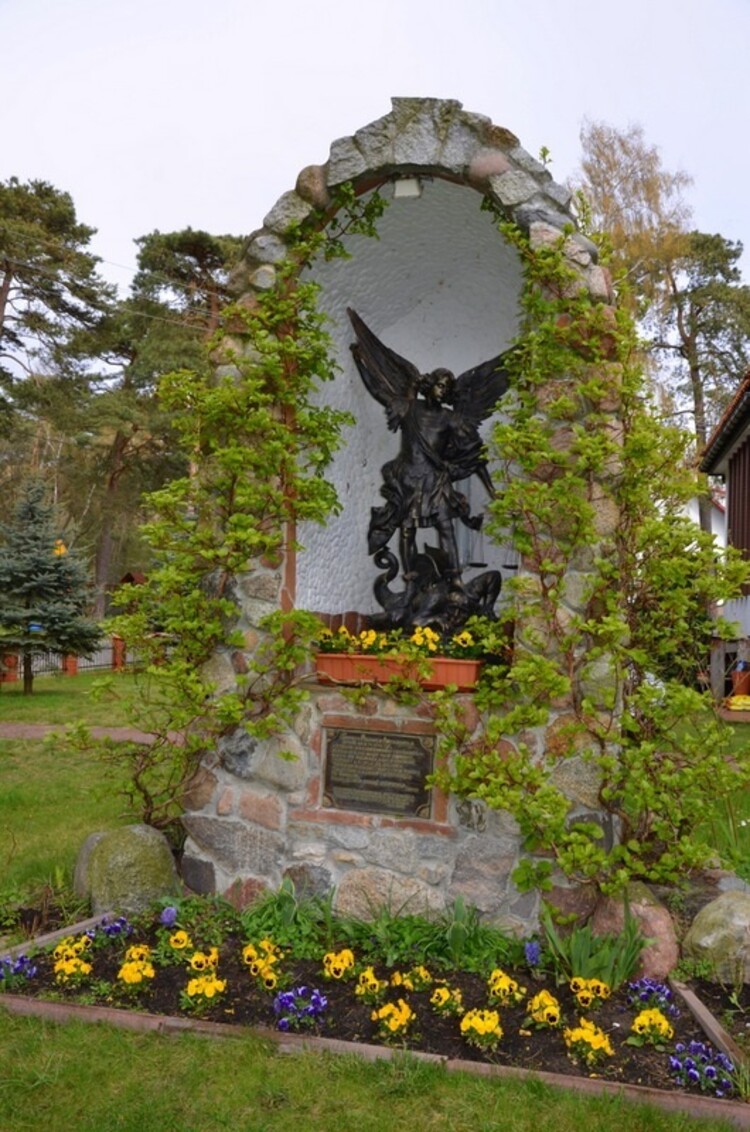 Figura Archanioła Michała w  Krynicy Morskiej