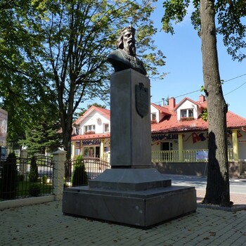 Pomnik Kazimierza Wielkiego w Brzozowie