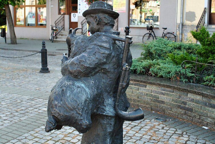 Figura Koźlarza w Zbąszyniu