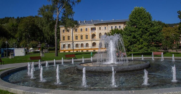 Fontanna na deptaku w Krynicy-Zdroju